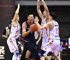 华体会体育官网-风云突变！新疆广汇赛后完成体检；CBA常规赛版图或变；气氛紧张；临场指挥获称赞 