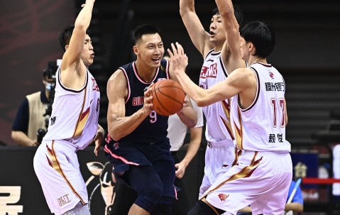 华体会体育官网-风云突变！新疆广汇赛后完成体检；CBA常规赛版图或变；气氛紧张；临场指挥获称赞 